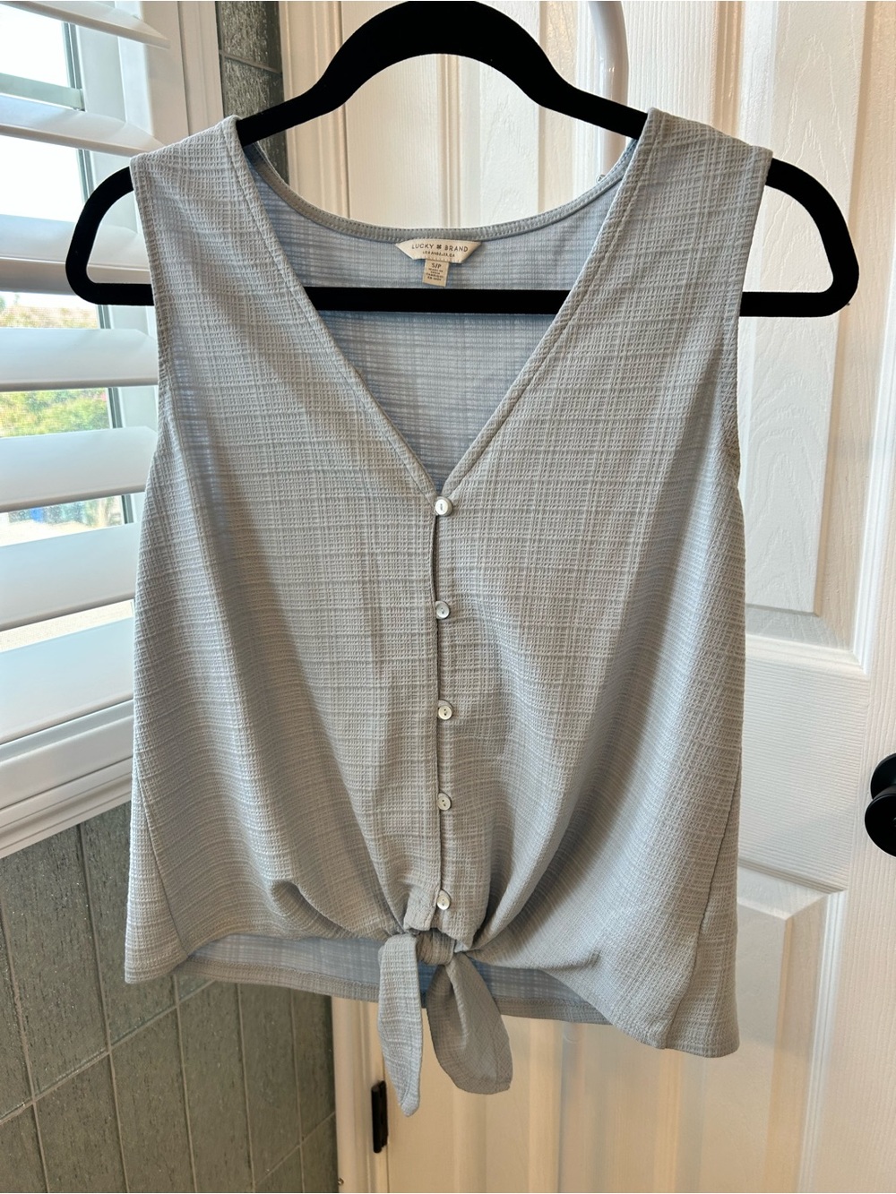 Lucky Brand Light Blue Button-Front Tie-Hem Sleeveless Top